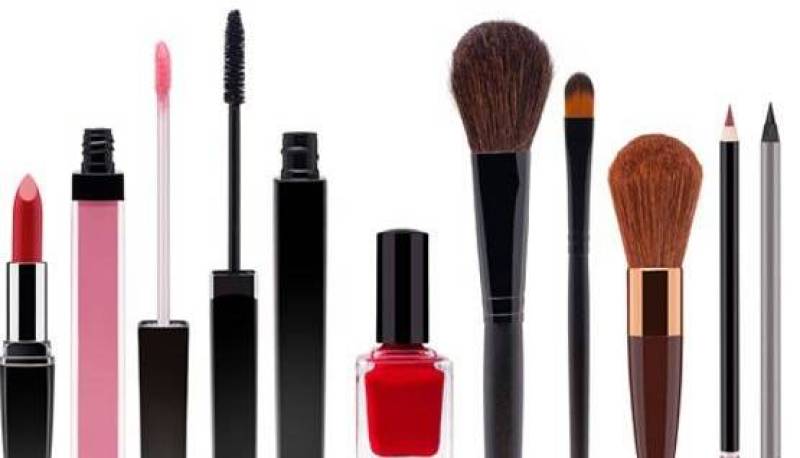 عمده لوازم آرایش چشم در بازار قاچاق یا تقلبی است!